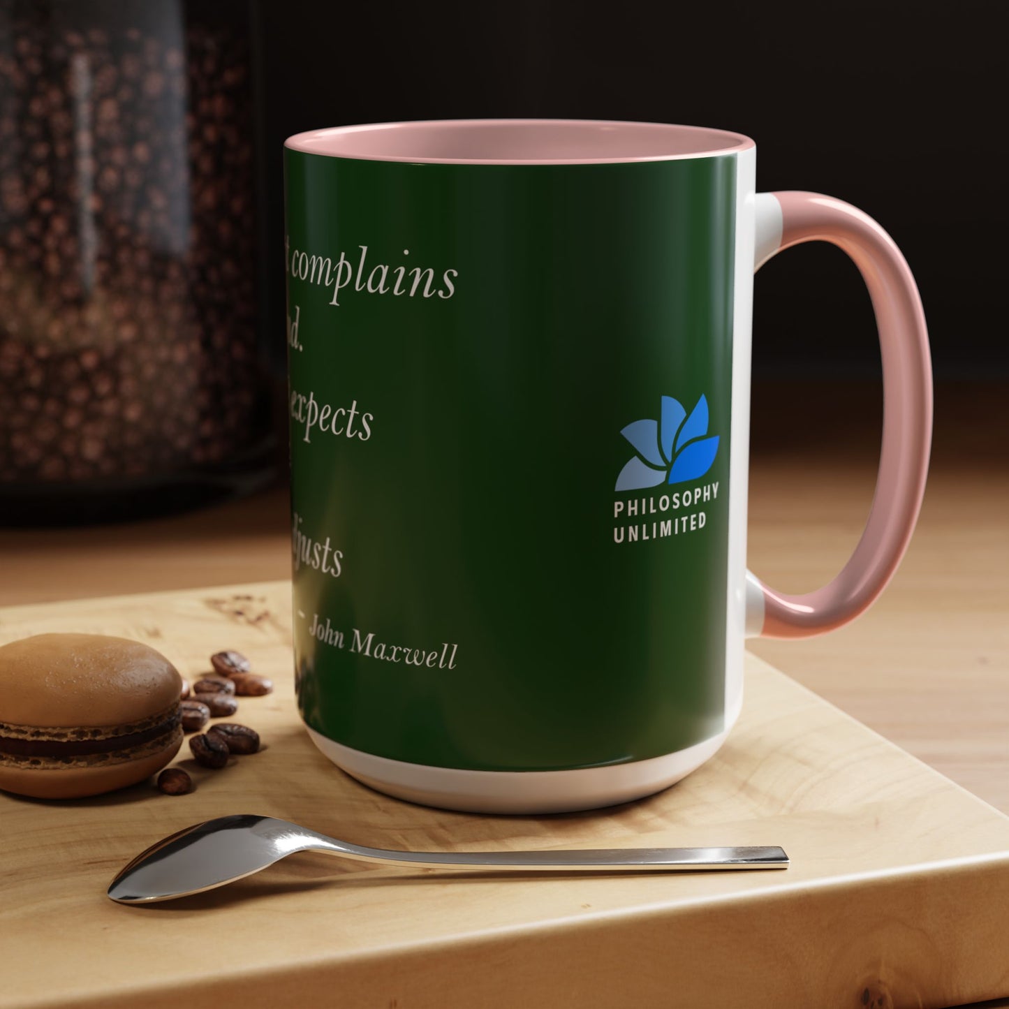The Storm Is Over Accent™ Kaffekrus 11 oz (0,33 l) / 15 oz (0,44 l) (Grønn Tema): John Maxwell Quotes