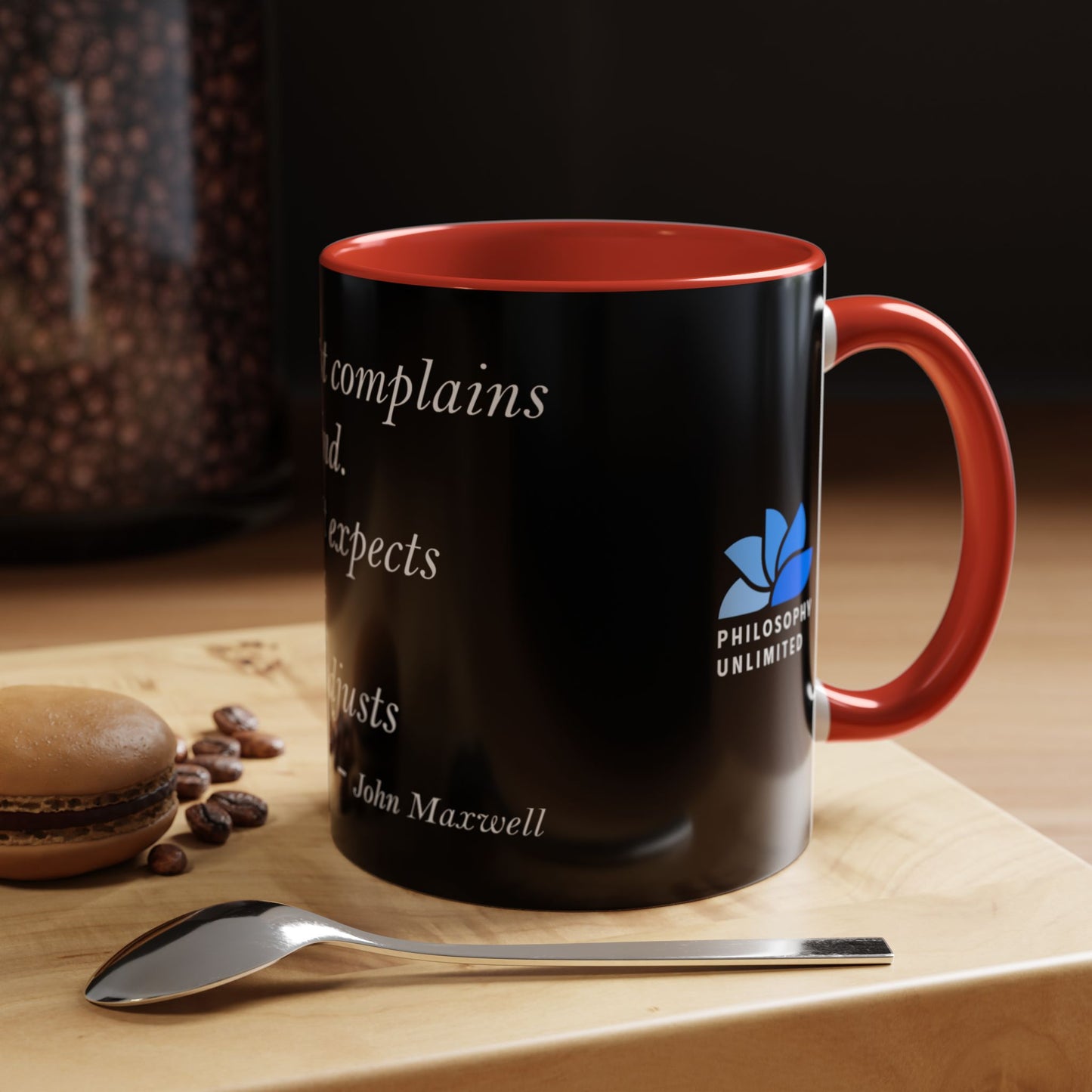 The Storm Is Over Accent™ kaffemugg 11 oz (0,33 L) / 15 oz (0,44 L) (svart tema): John Maxwell Citat