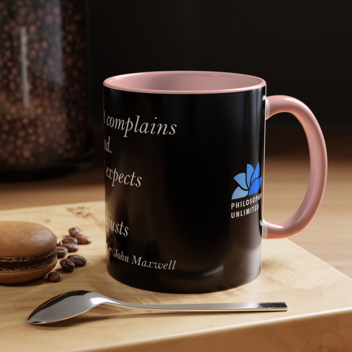 The Storm Is Over Accent™ kaffemugg 11 oz (0,33 L) / 15 oz (0,44 L) (svart tema): John Maxwell Citat