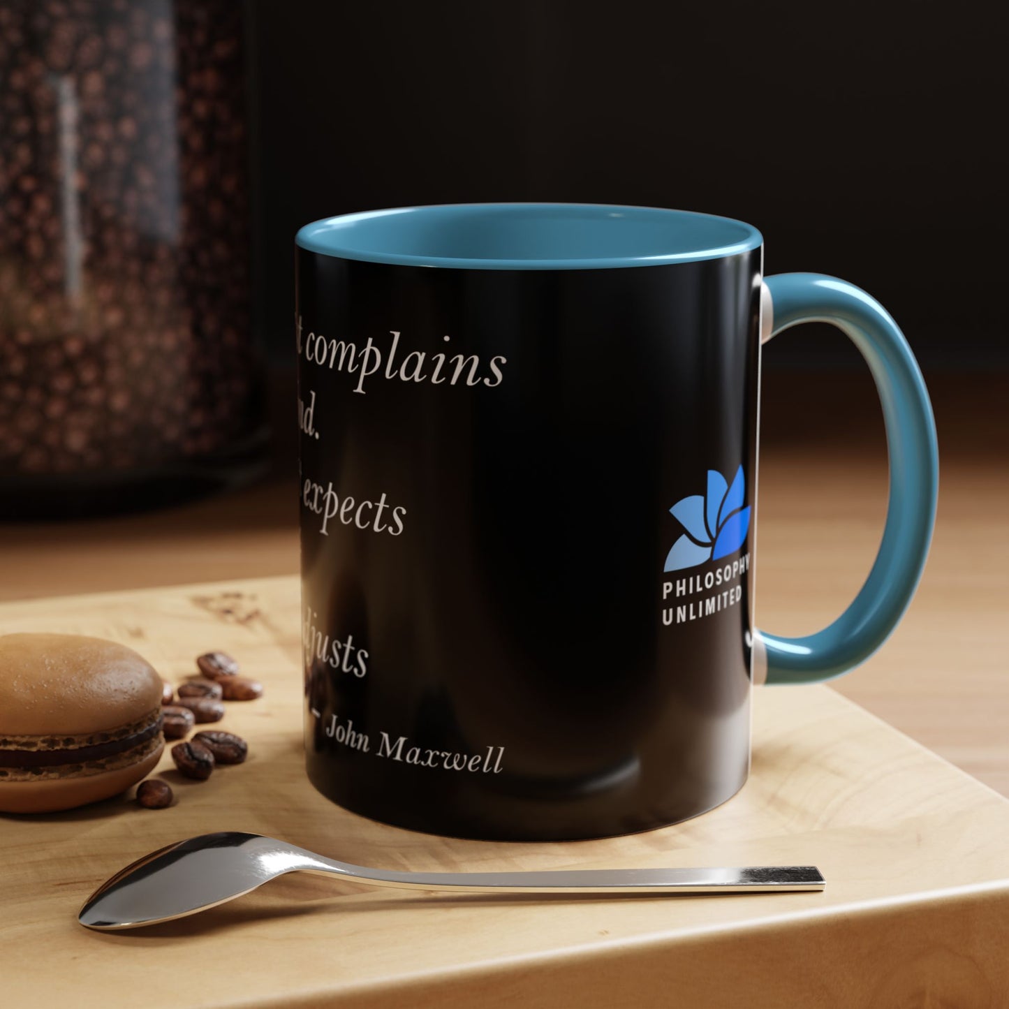 The Storm Is Over Accent™ kaffemugg 11 oz (0,33 L) / 15 oz (0,44 L) (svart tema): John Maxwell Citat