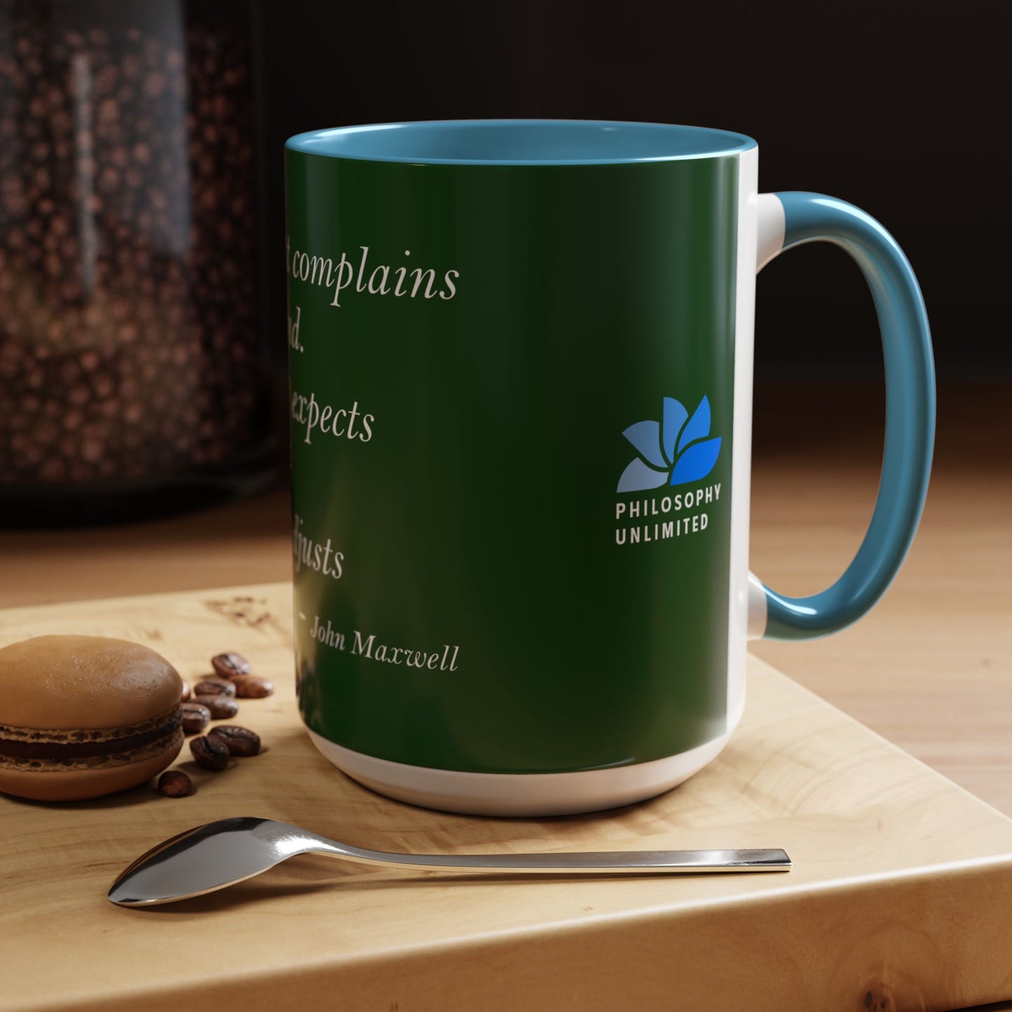 The Storm Is Over Accent™ Kaffekrus 11 oz (0,33 l) / 15 oz (0,44 l) (Grønn Tema): John Maxwell Quotes
